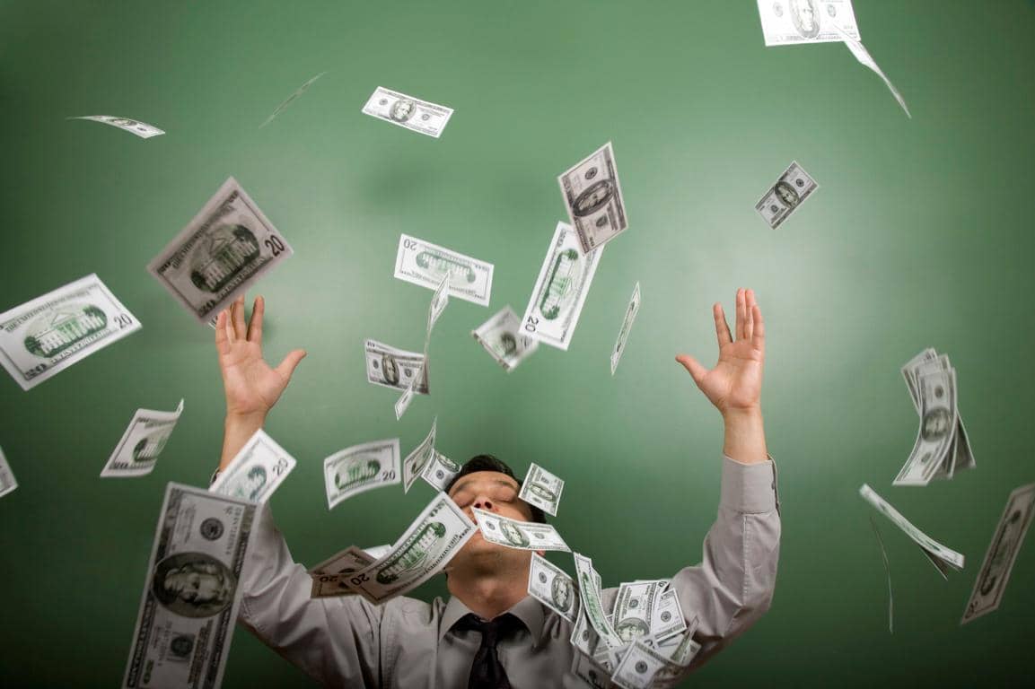 推广什么产品最赚钱？ 一个销售佣金300美元，你为何不动手试试！